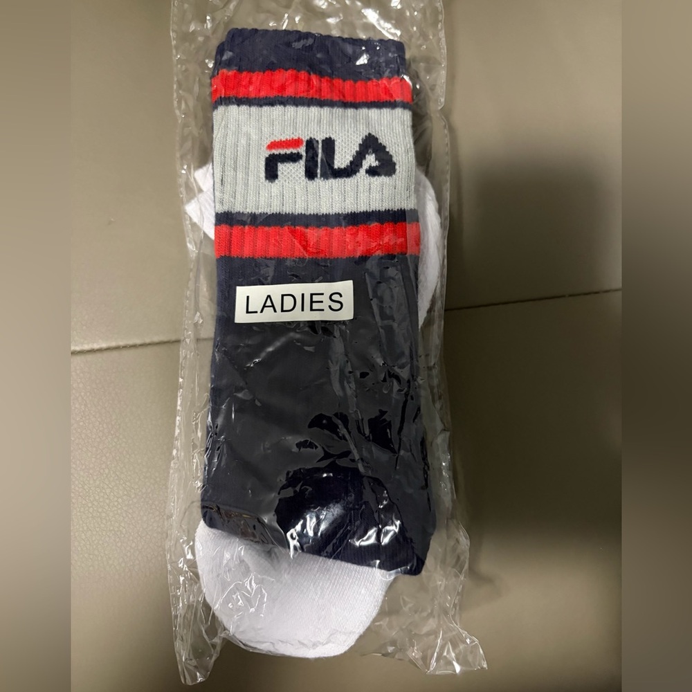 BNWOT WOMEN'S FILA TWO (2) PAIR LOT OF SOCKS 1-CREW AND 1-ANKLE US SIZE 9-11